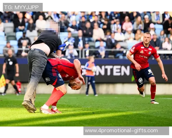 足球场球迷冲场事件频发如何加强球星安全保护与赛事管理措施