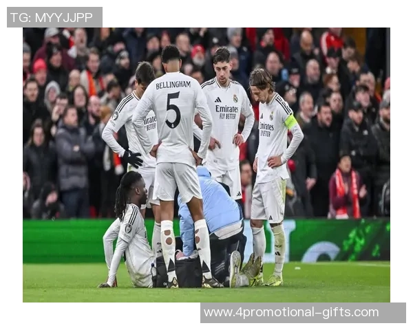 足球巨星意外入睡场面曝光 神秘休息背后隐藏的故事引发热议