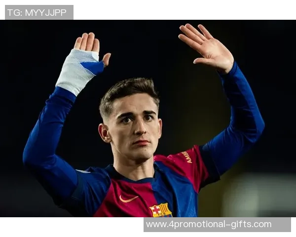 足球胖球星逆袭赛场展现非凡技艺引发球迷热议与无限期待