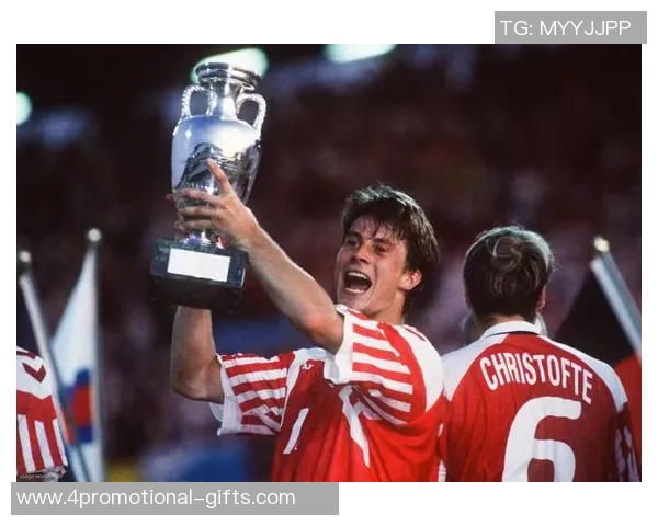 退役足球巨星的传奇人生与绿茵场外的精彩故事